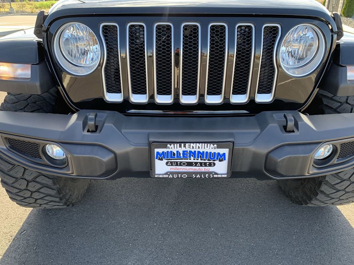 Used 2019 Jeep Wrangler Unlimited Sahara w/ Uconnect 4C Nav & Sound Group AWD/4WD image 11
