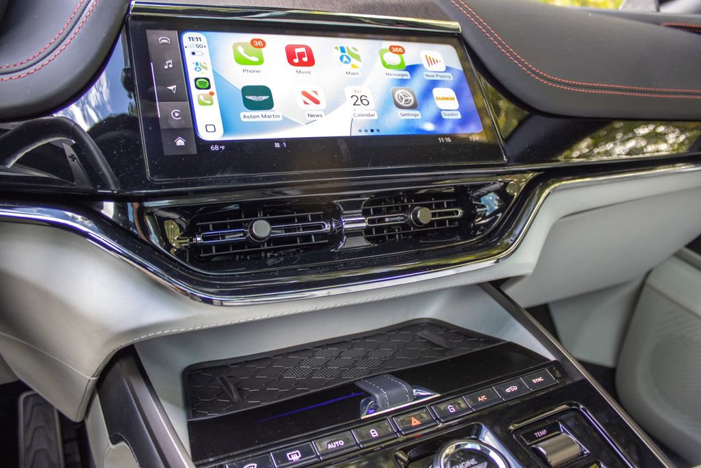 Used 2025 Aston Martin DBX 707 image 27