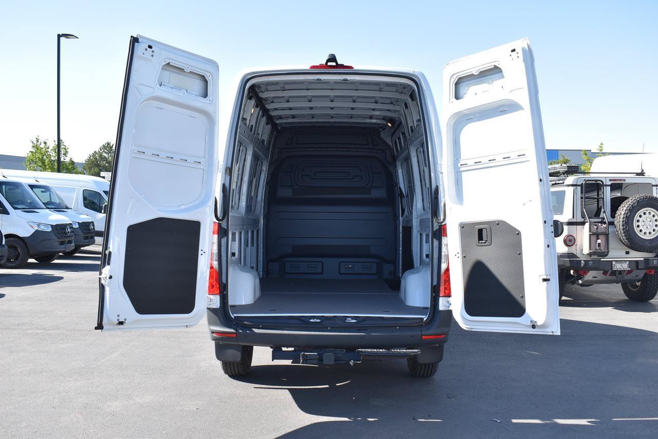 Used 2024 Mercedes-Benz Sprinter 2500 image 7