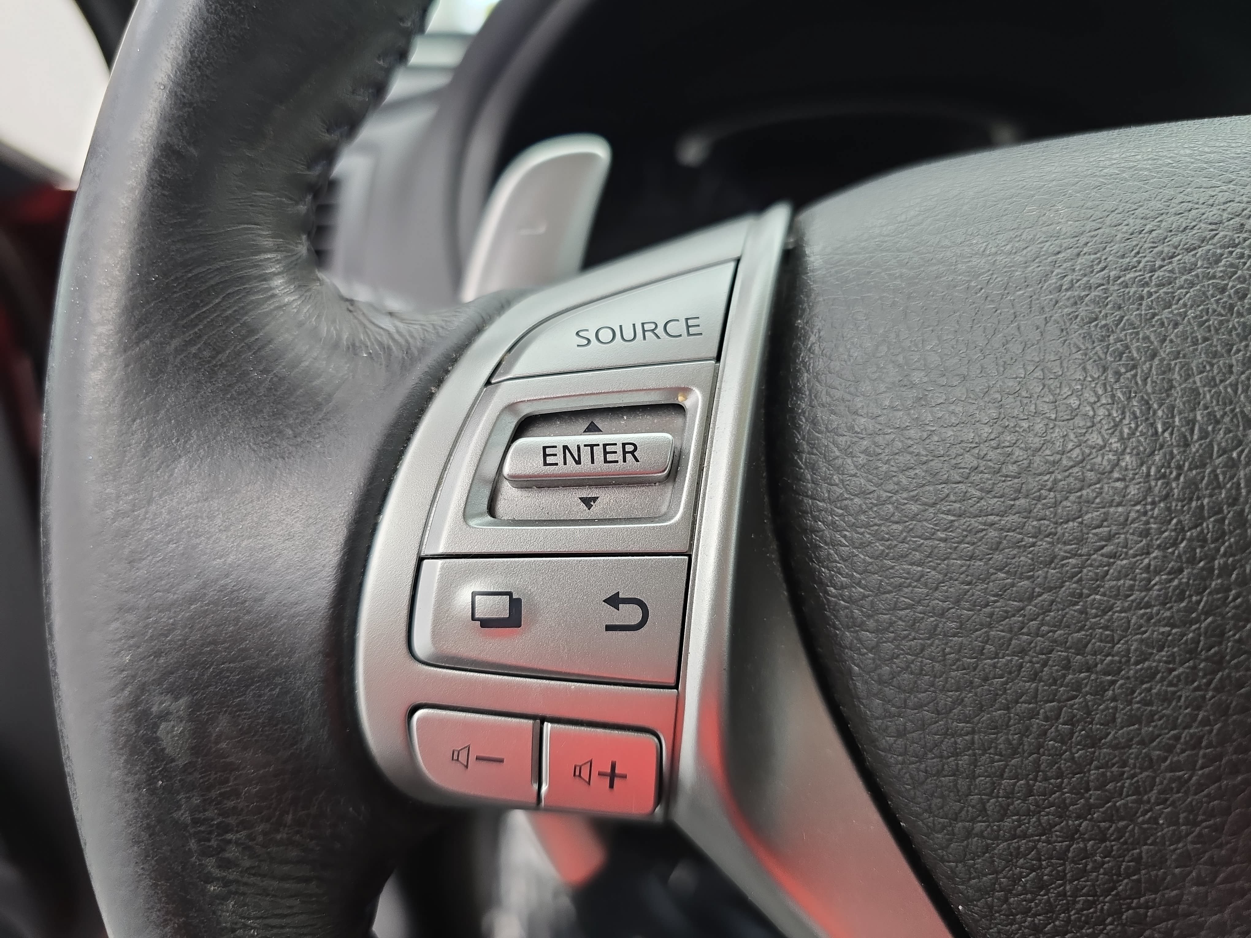 Used 2016 Nissan Altima 2.5 SR w/ Interior Lighting Package FWD image 16