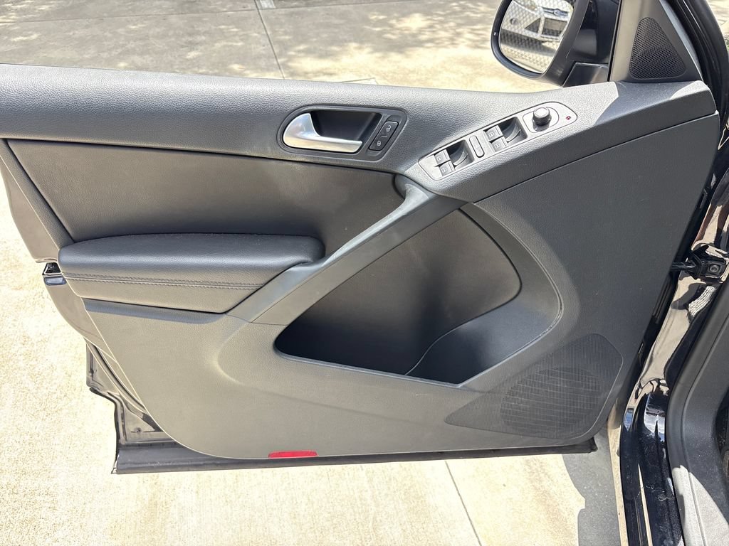 Used 2017 Volkswagen Tiguan S FWD image 15