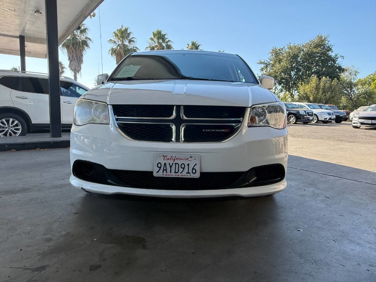Used 2014 Dodge Grand Caravan SXT FWD image 3