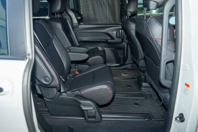 Used 2025 Toyota Sienna XSE w/ XSE Plus Package image 21