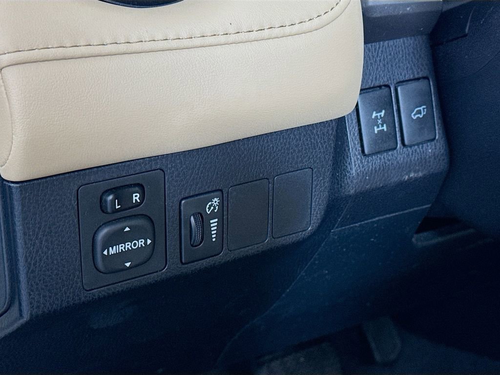 Used 2016 Toyota RAV4 XLE w/ Protection Package image 10