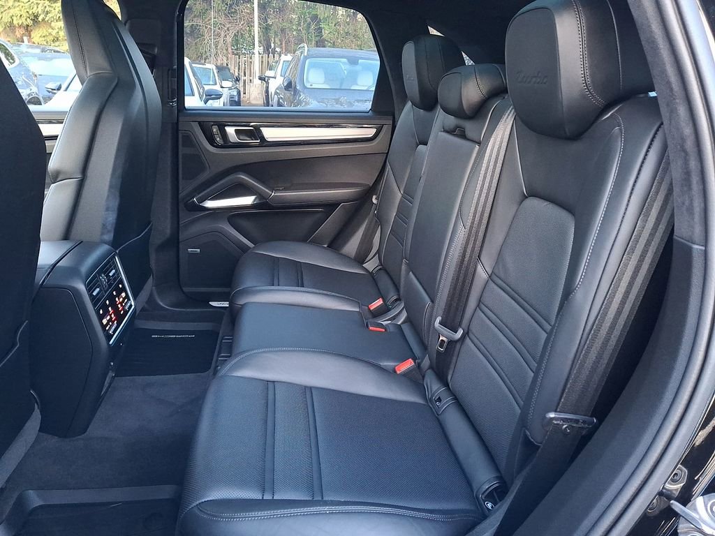 Used 2023 Porsche Cayenne Turbo image 7