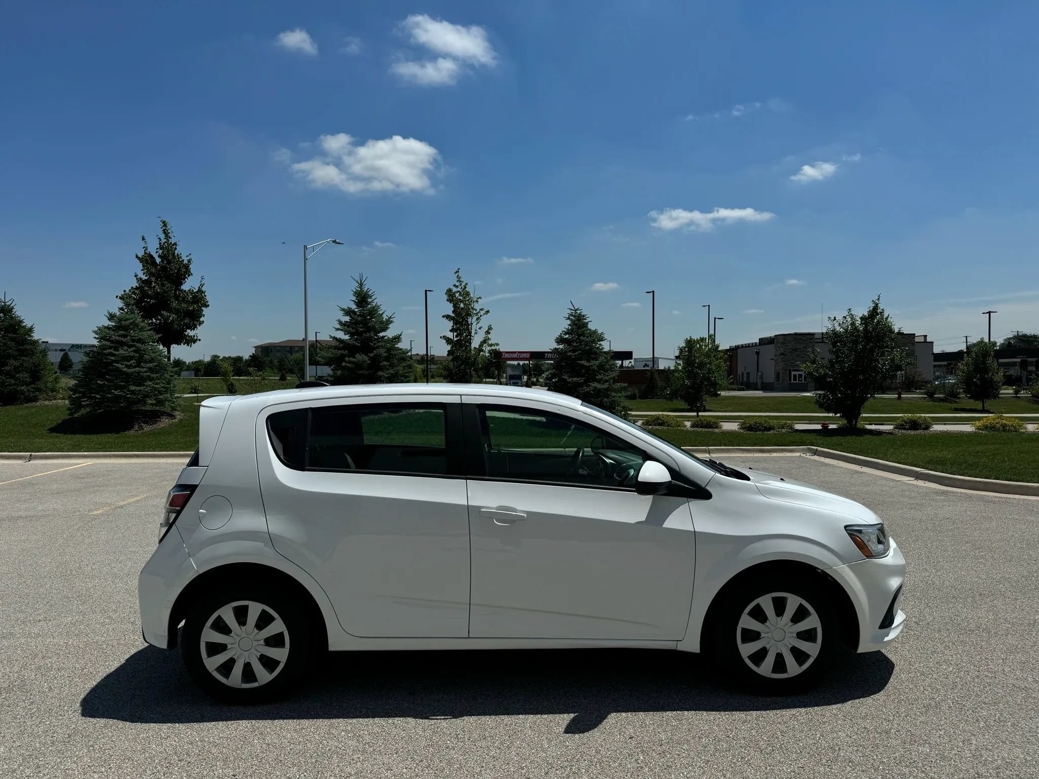 Used 2017 Chevrolet Sonic LT FWD image 4
