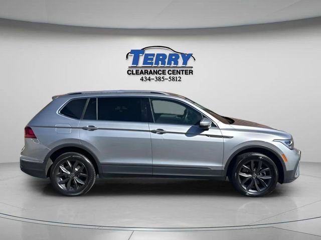 Used 2023 Volkswagen Tiguan SE FWD image 1