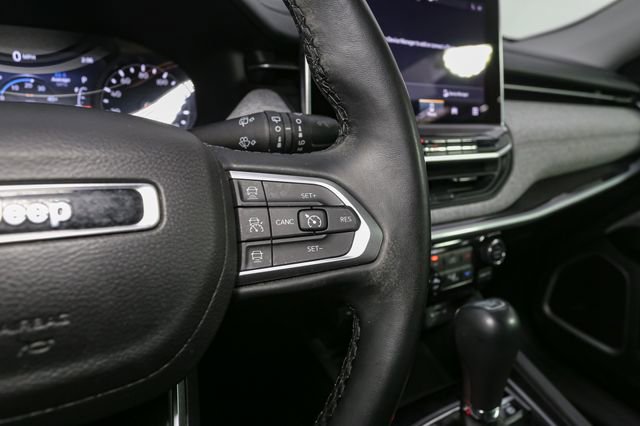 Used 2022 Jeep Compass Latitude AWD/4WD image 32