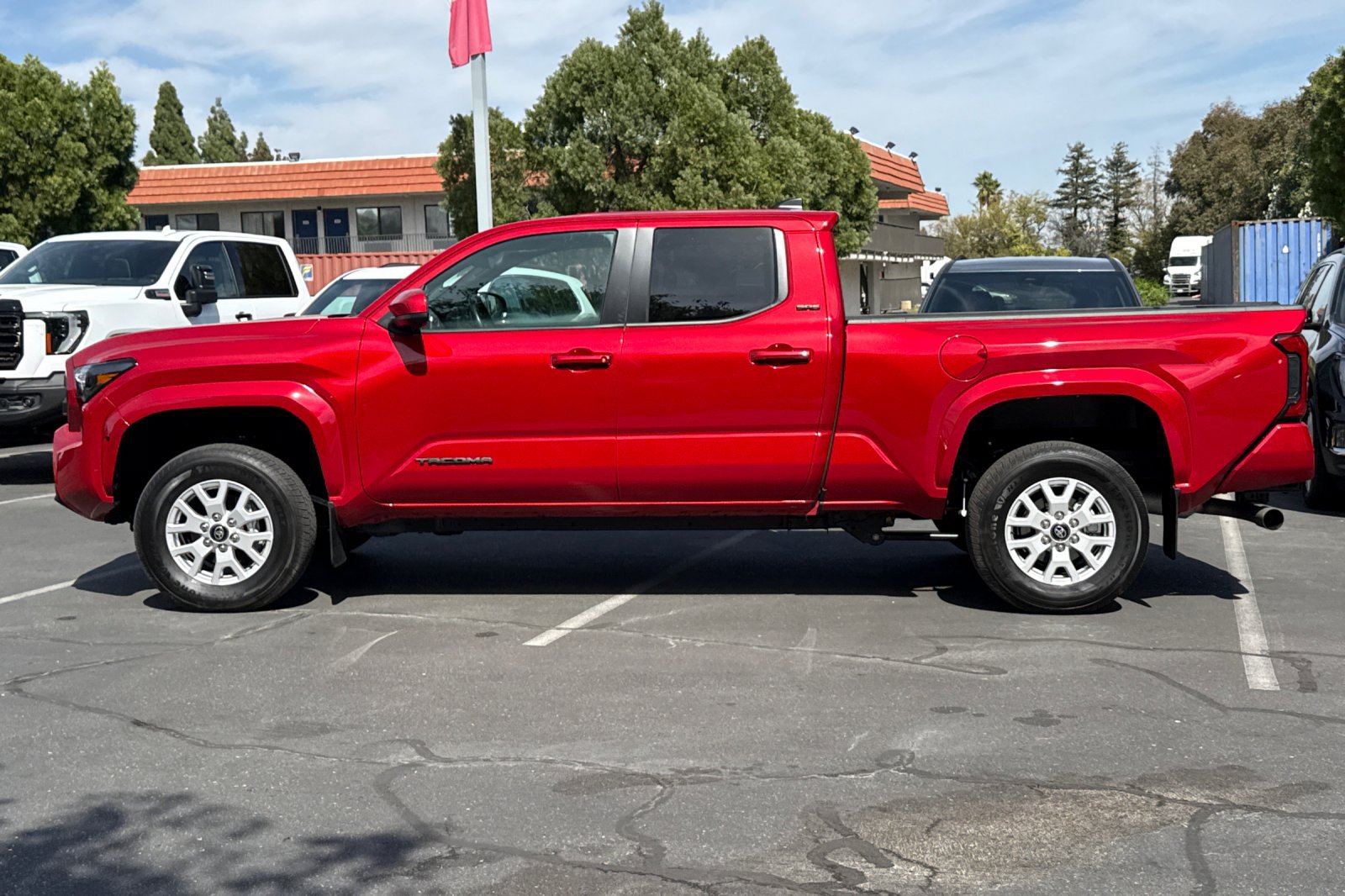 Used 2026 Toyota Tacoma SR5 AWD/4WD image 8