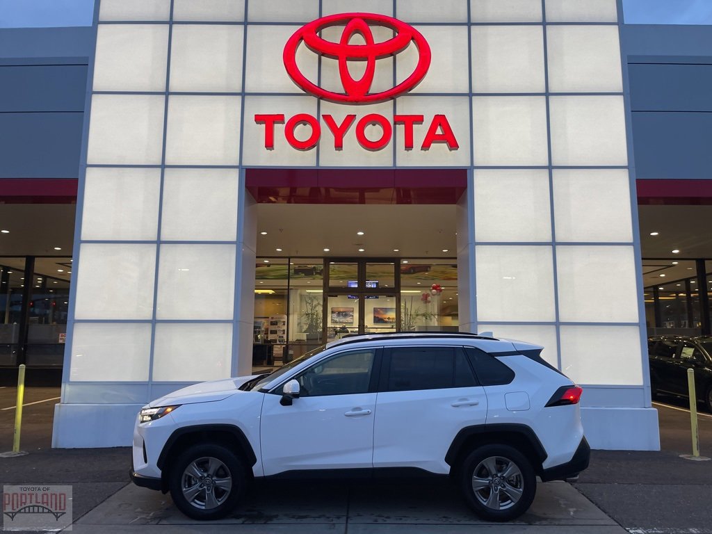 Used 2025 Toyota RAV4 XLE image 1