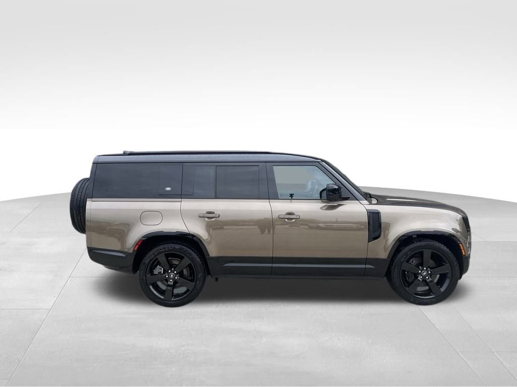New 2024 Land Rover Defender 130 X-Dynamic SE image 4