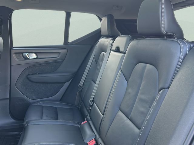 Used 2023 Volvo XC40 B5 Plus image 16