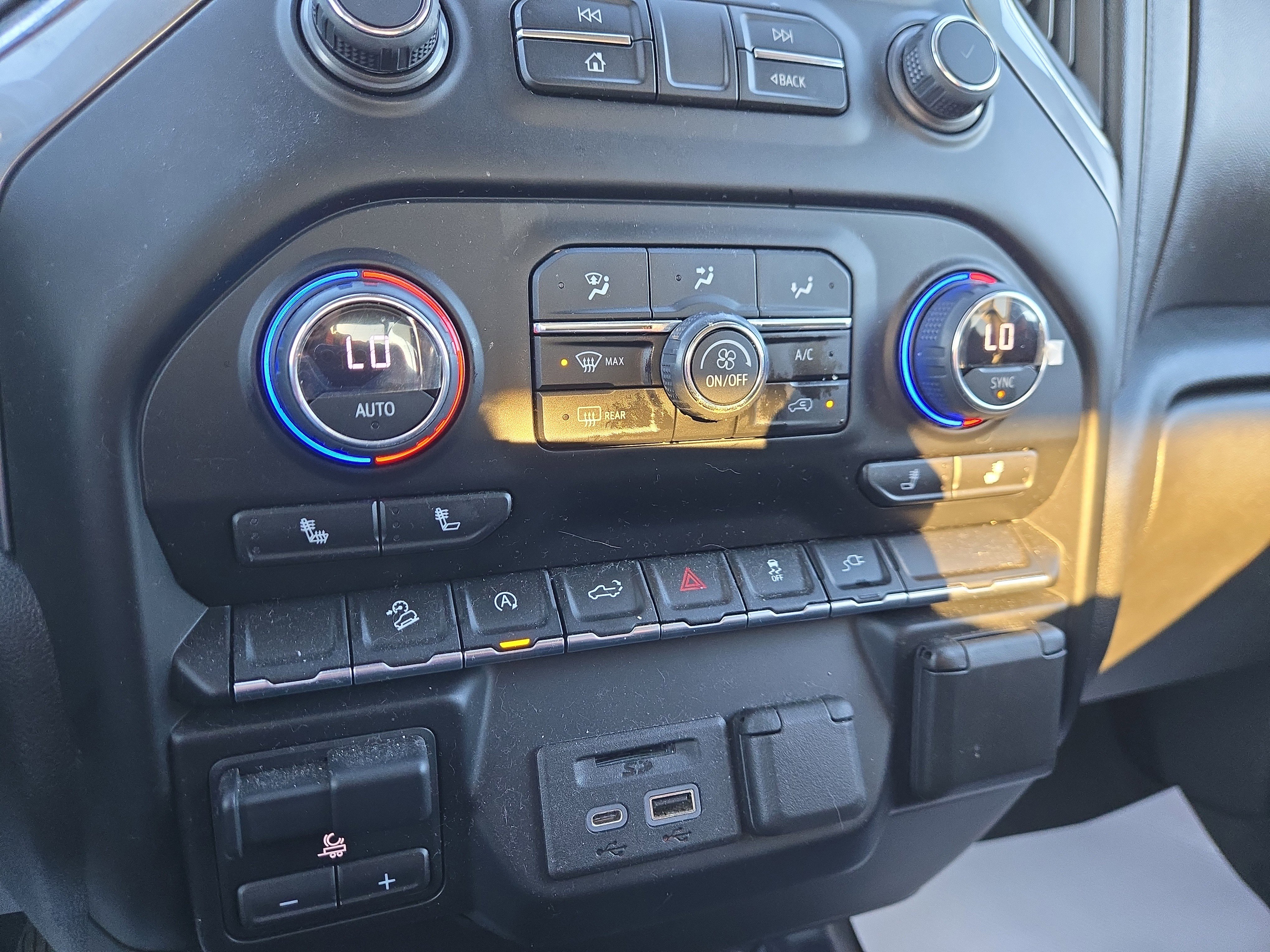 Used 2022 Chevrolet Silverado 1500 LT w/ Z71 Off-Road Package image 27