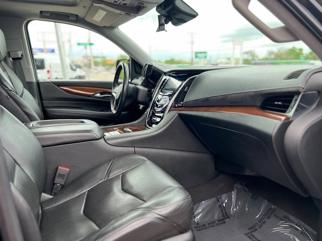 Used 2020 Cadillac Escalade ESV Luxury AWD/4WD image 19