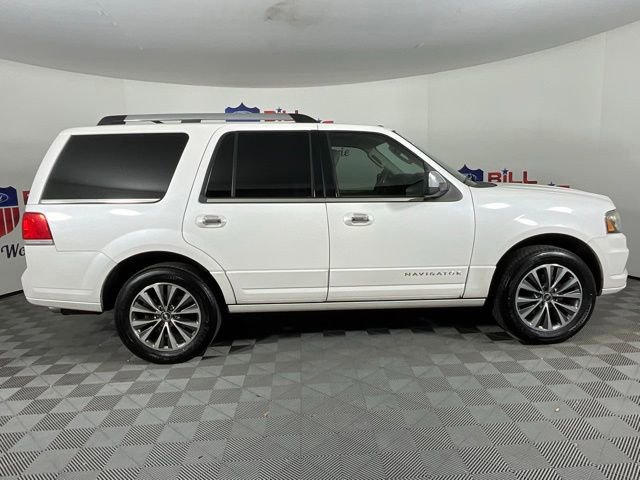 Used 2015 Lincoln Navigator 2WD image 2