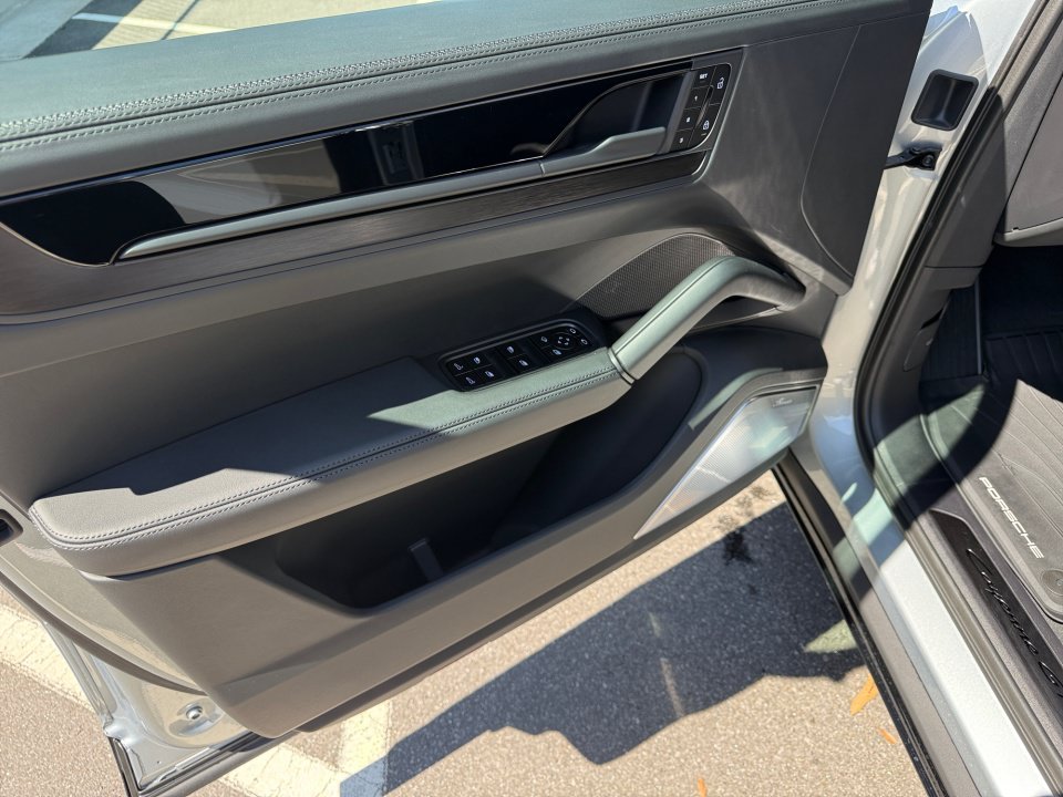 New 2026 Porsche Cayenne GTS AWD/4WD image 21