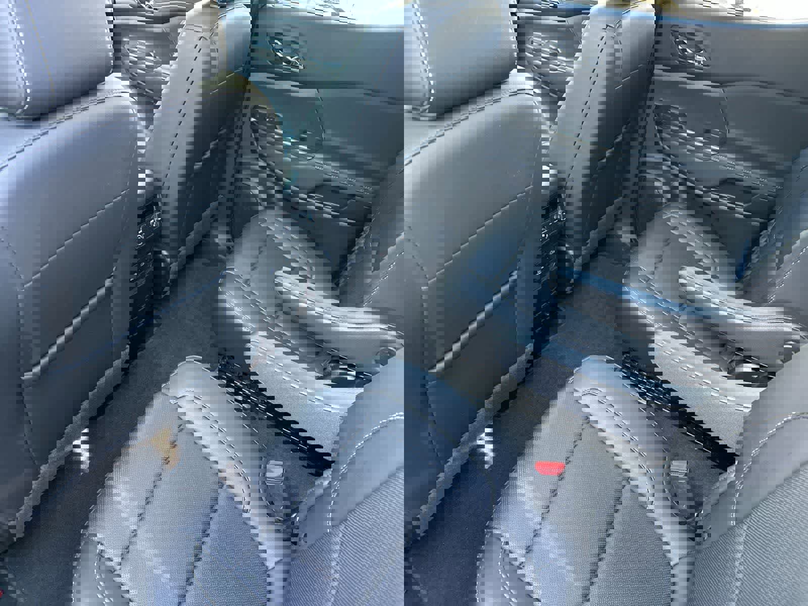 Used 2023 GMC Acadia SLT w/ Elevation Edition image 4