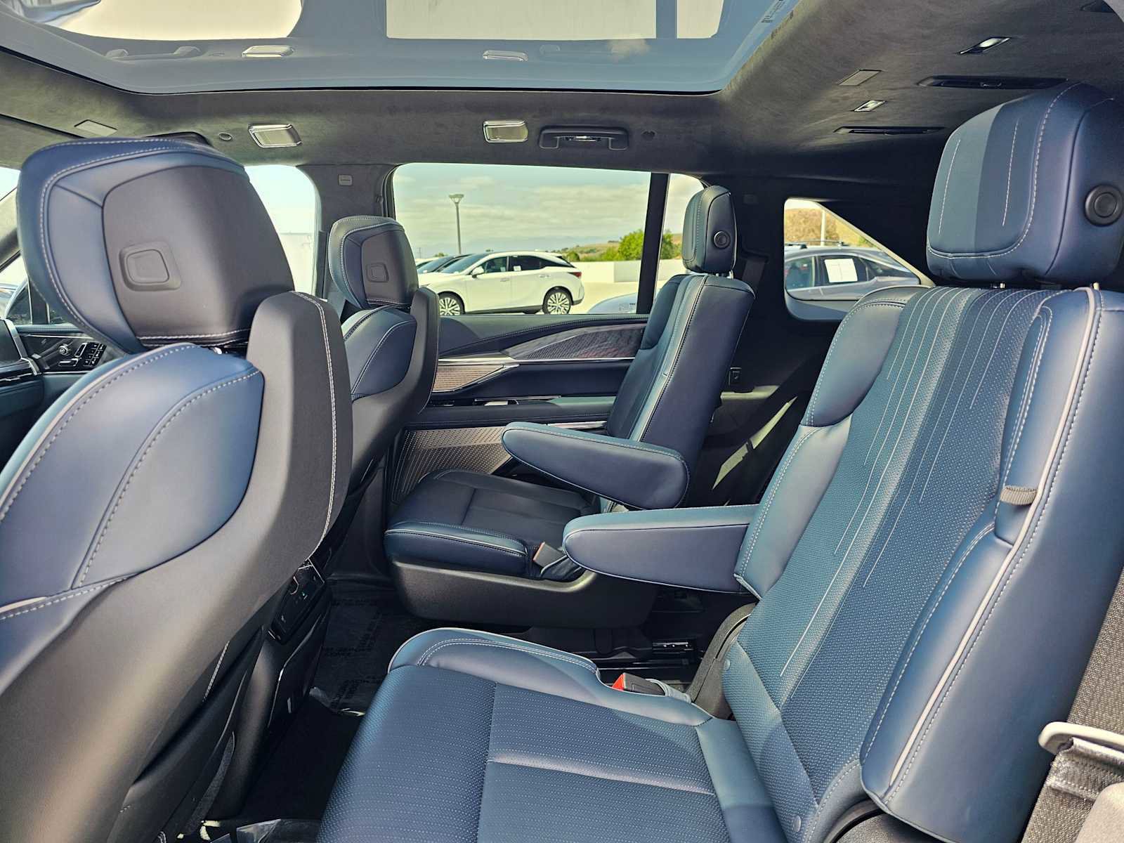 Used 2025 Cadillac Escalade IQ Sport 2 AWD/4WD image 19