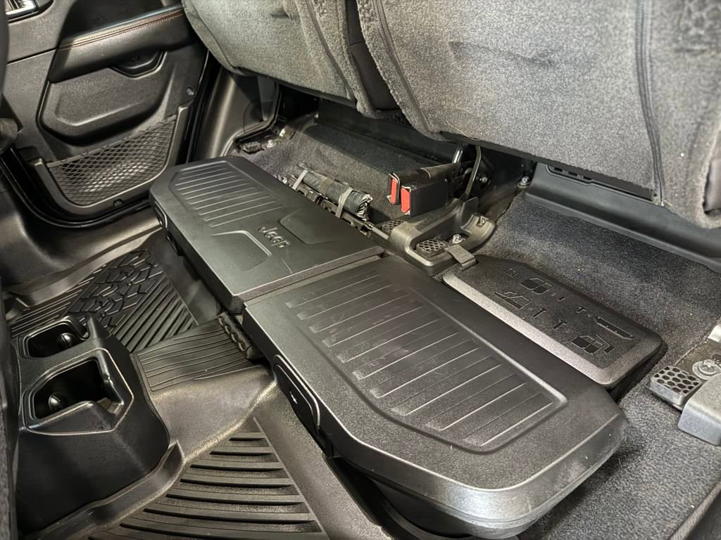 Used 2023 Jeep Gladiator Mojave w/ Cold Weather Group image 17