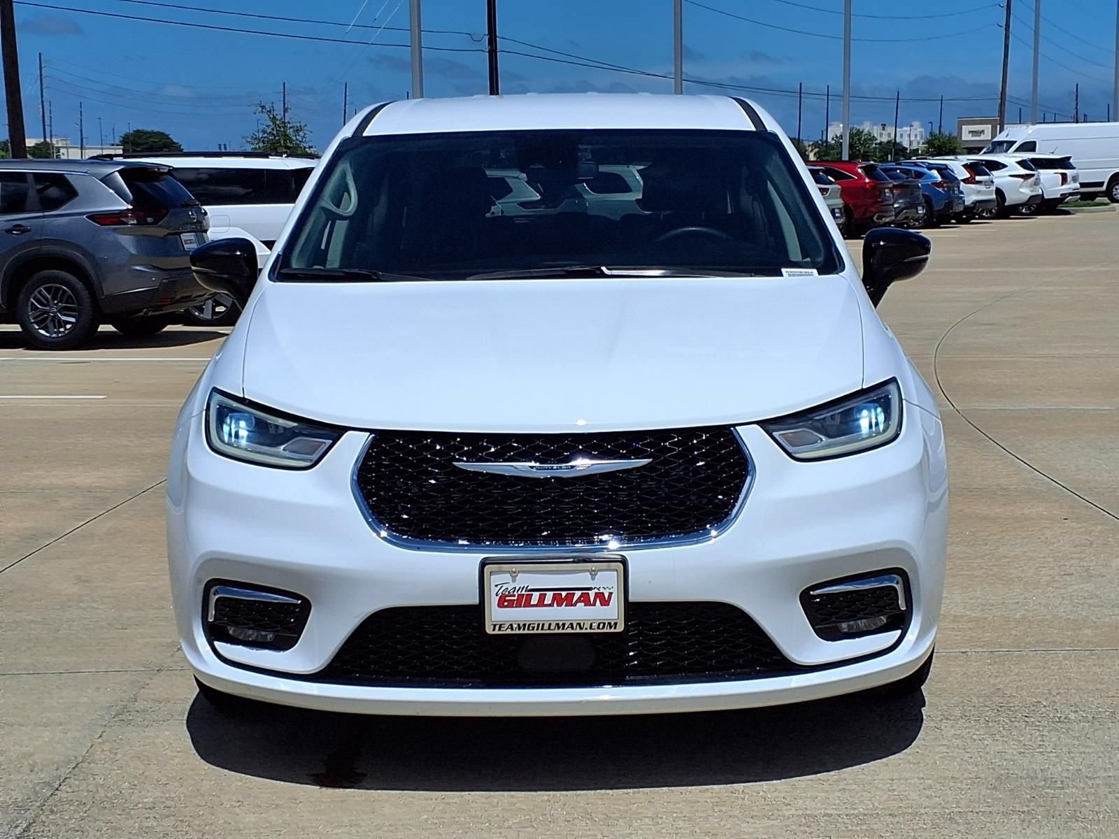 Used 2024 Chrysler Pacifica Touring-L FWD image 5