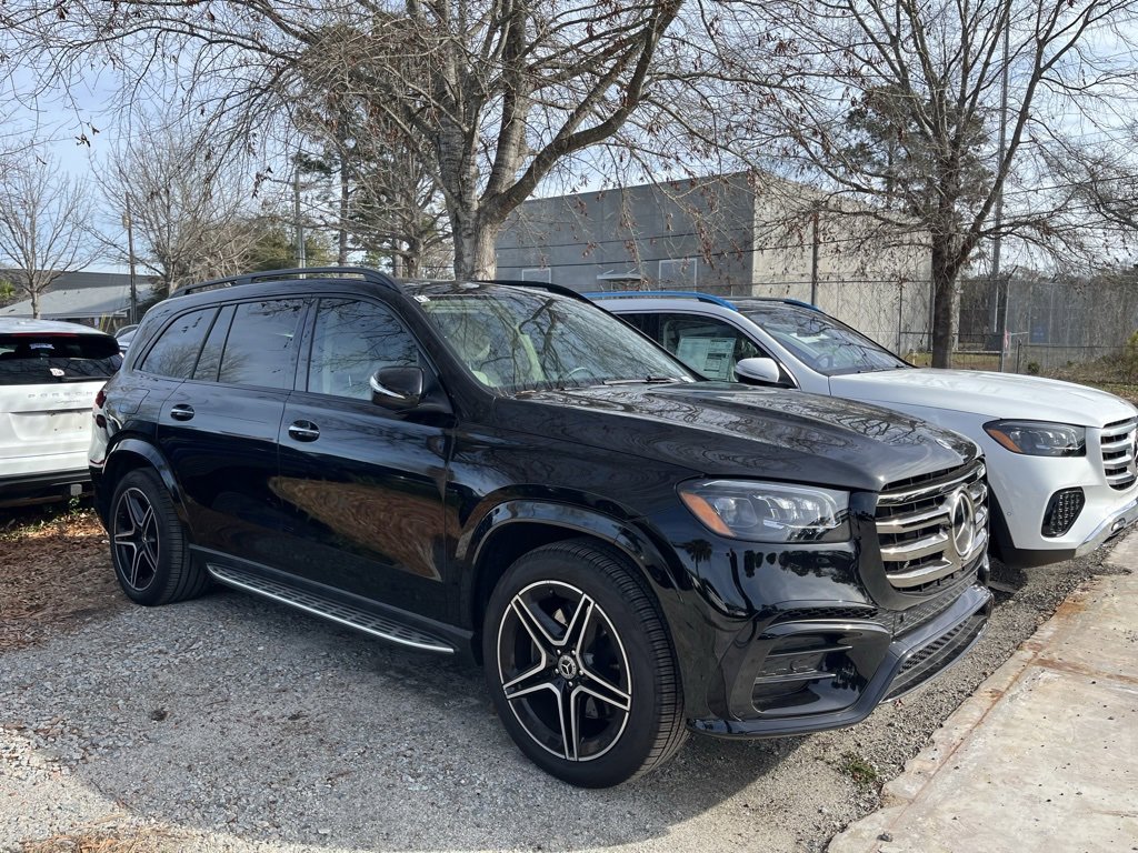 Used 2025 Mercedes-Benz GLS 450 4MATIC image 3