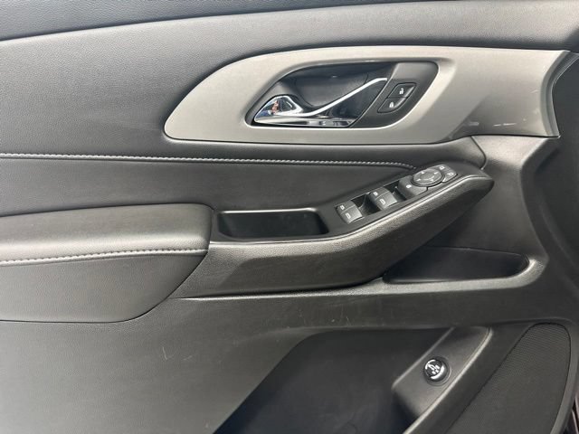Used 2023 Chevrolet Traverse LT FWD image 9