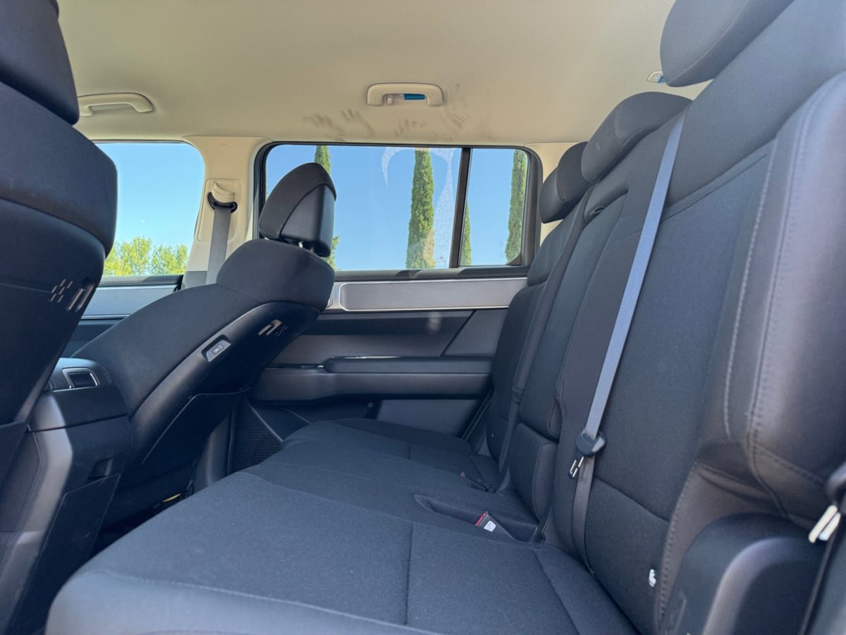 Used 2025 Hyundai Santa Fe SE FWD image 17