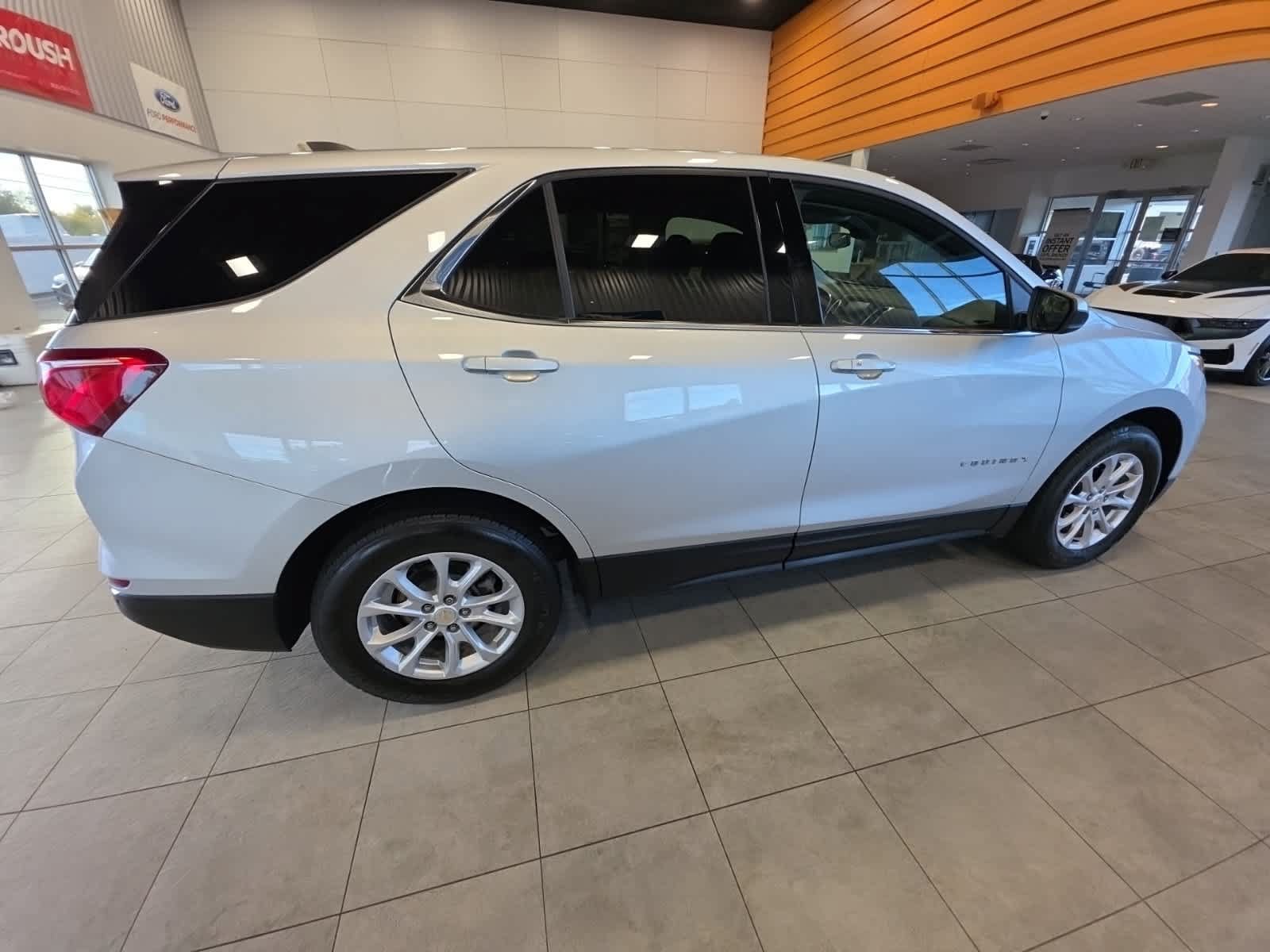 Used 2020 Chevrolet Equinox LT w/ Driver Convenience Package FWD image 6