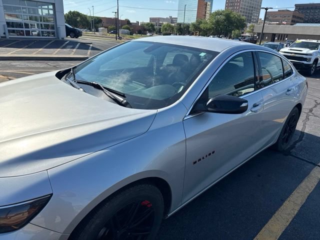 Used 2018 Chevrolet Malibu LT w/ Leather Package FWD image 1