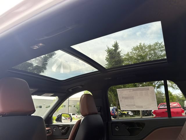 New 2026 Lincoln Aviator Reserve w/ Jet Appearance Package AWD/4WD image 22