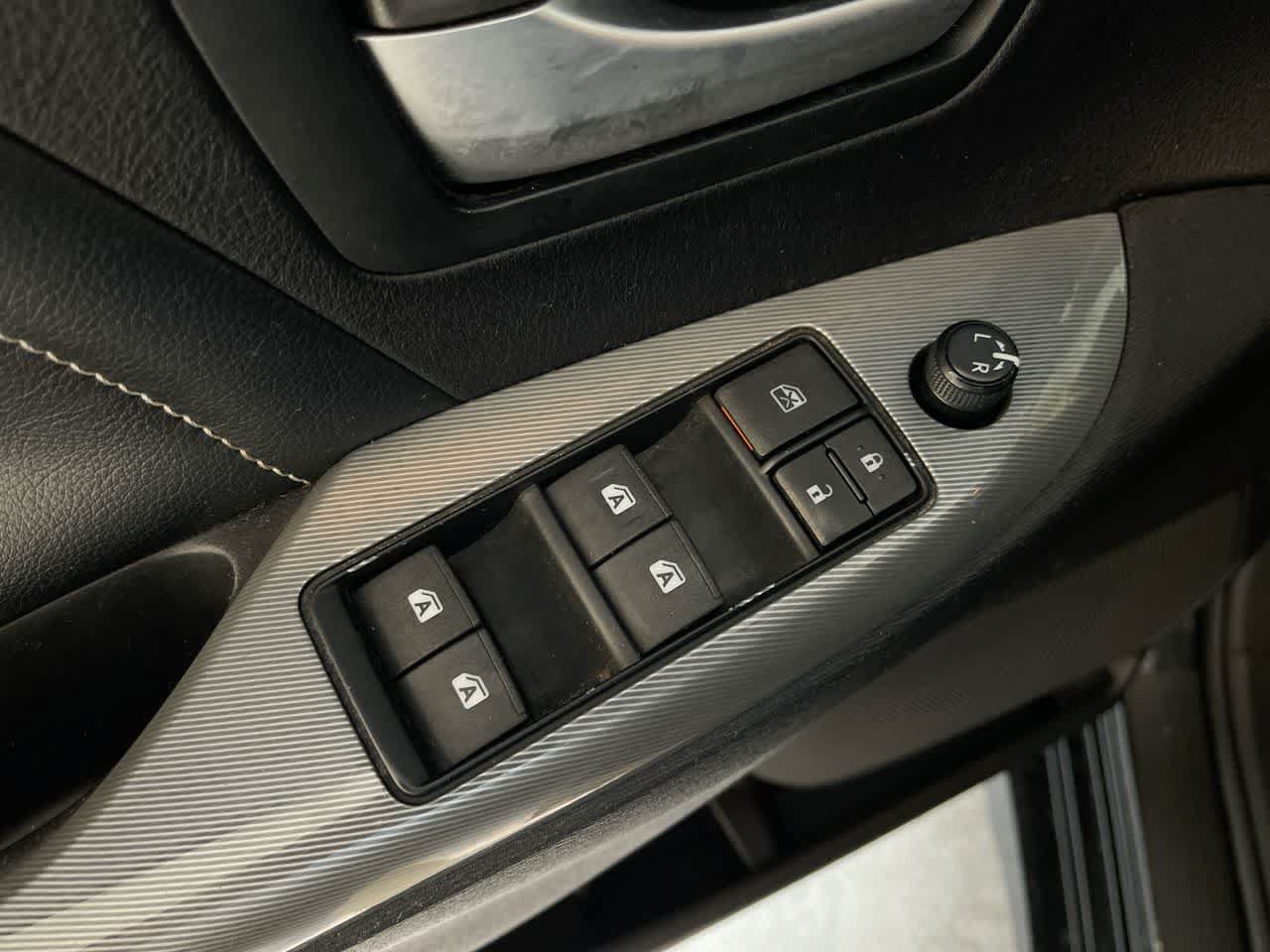 Used 2015 Toyota Sienna SE FWD image 13