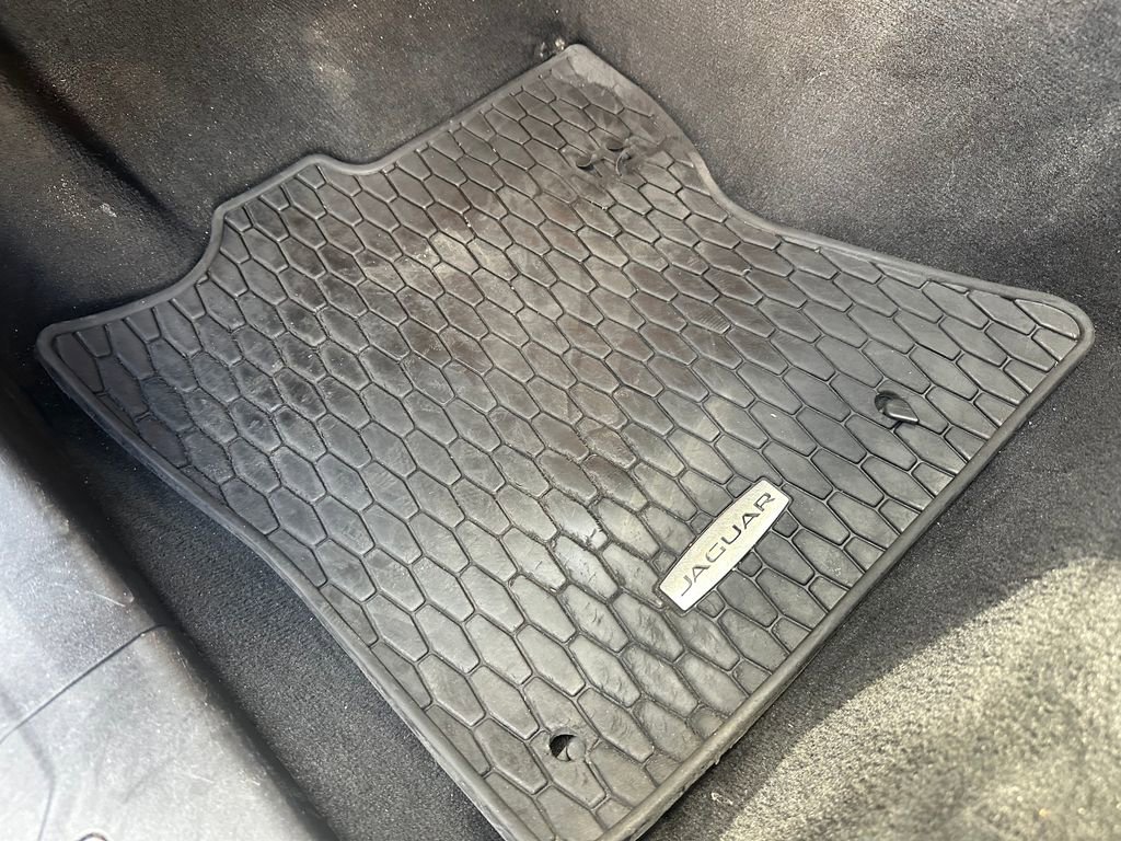 Used 2020 Jaguar F-PACE R-Sport image 32