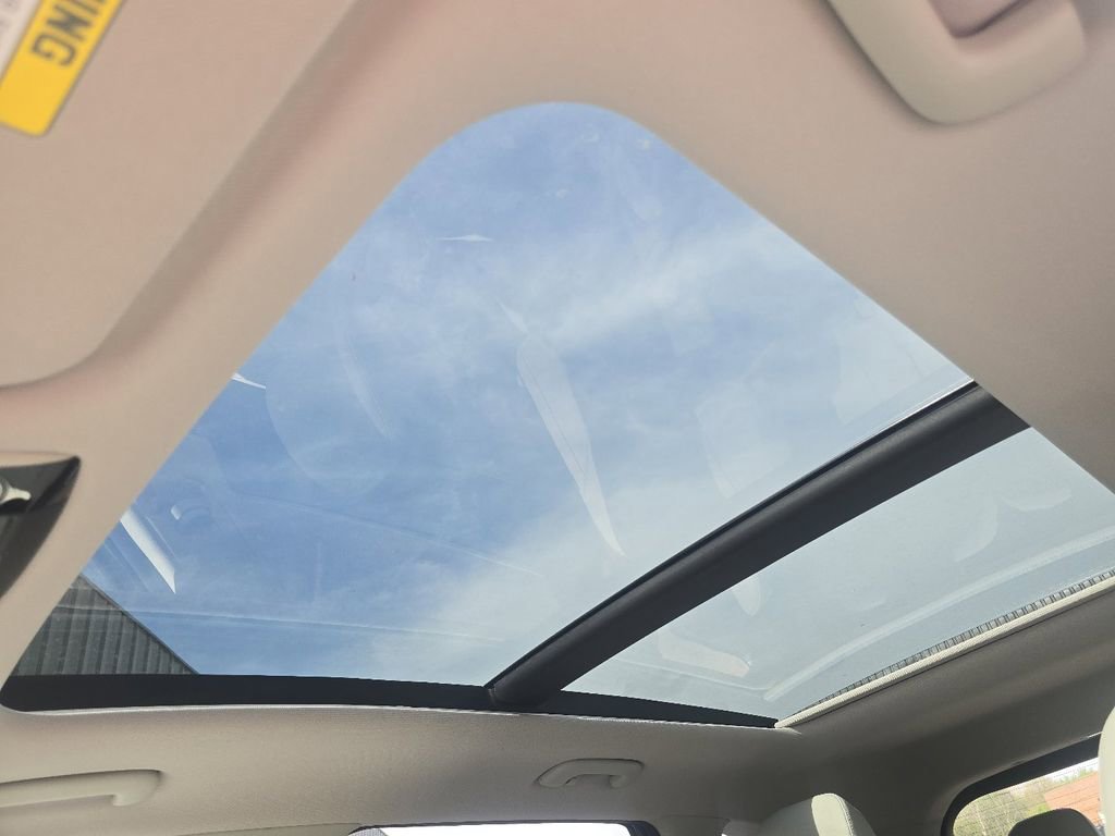 Used 2025 Kia Sorento EX w/ EX Panoramic Sunroof Package image 3