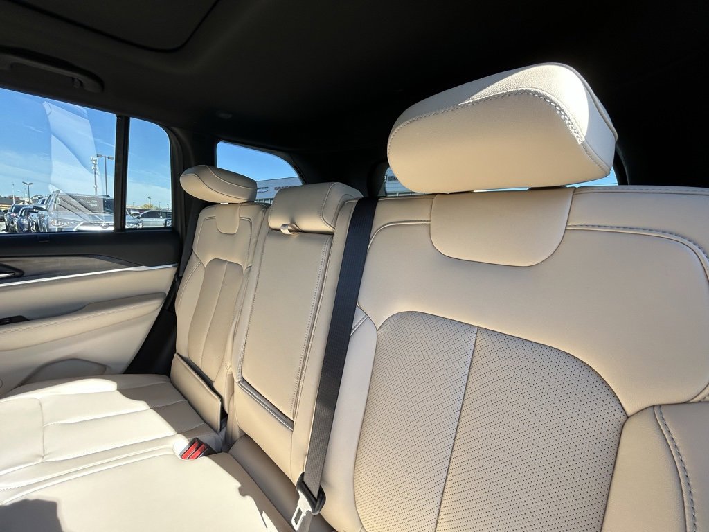 New 2025 Jeep Grand Cherokee Limited w/ Luxury Tech Group II image 27