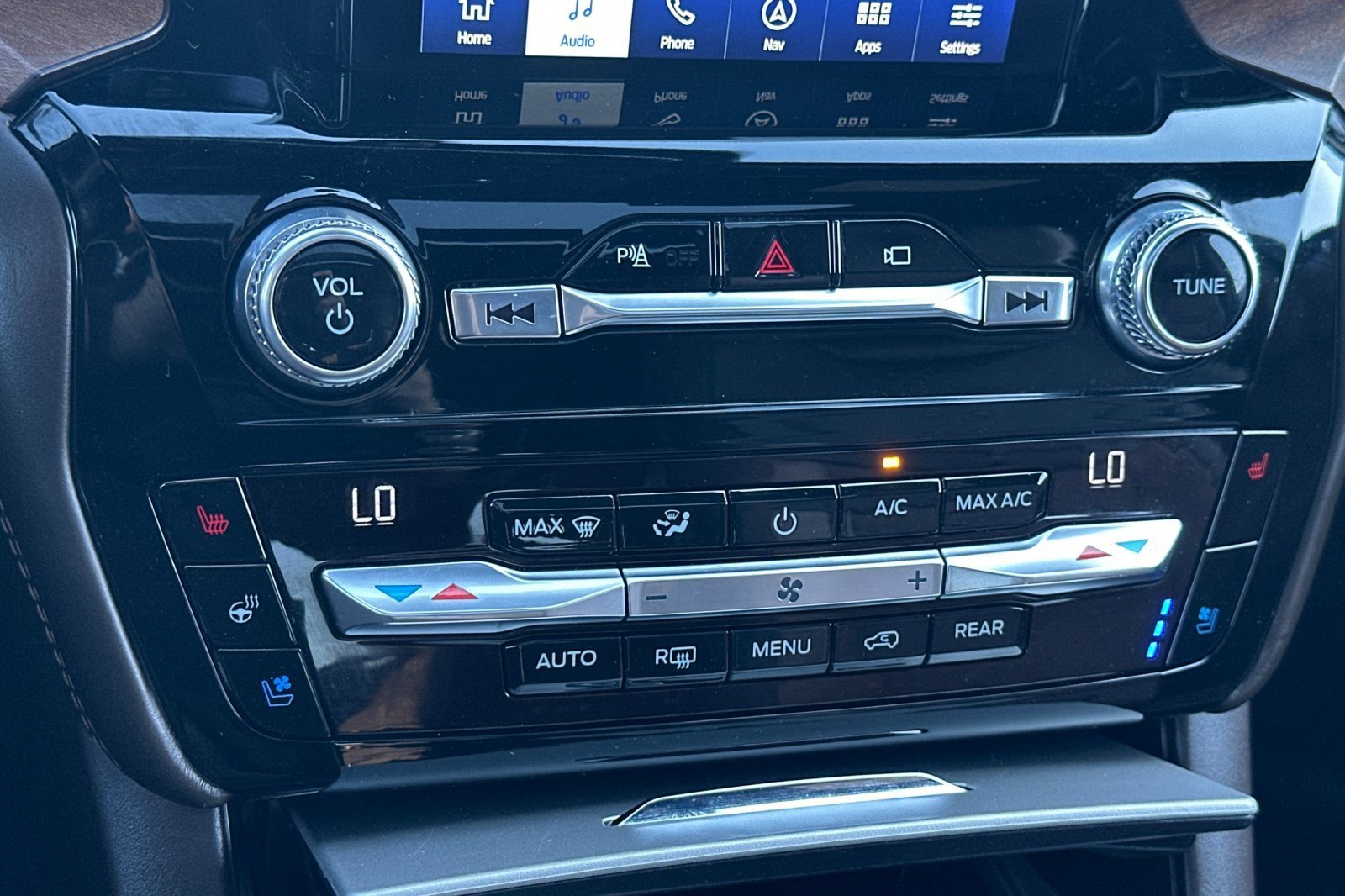 Used 2021 Ford Explorer King Ranch w/ Premium Technology Package image 22