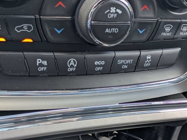 Used 2018 Jeep Grand Cherokee Altitude RWD image 34