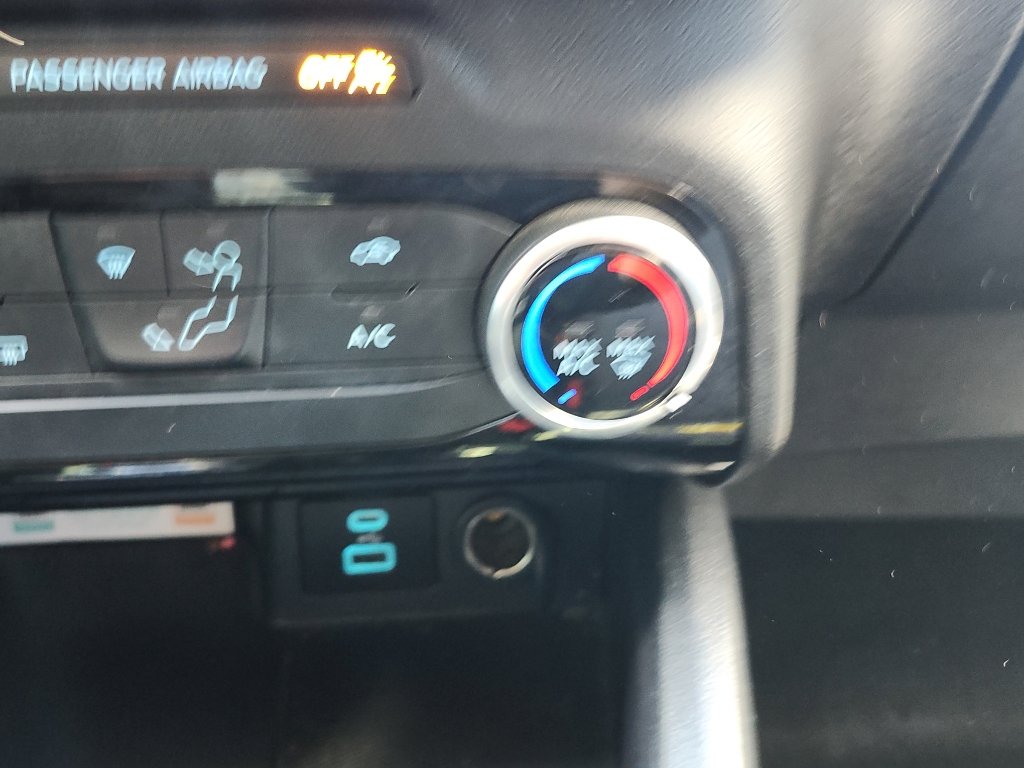 Used 2021 Ford Escape SE w/ SE Sport Appearance Package image 23