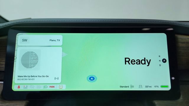 Used 2025 Rivian R1T Premium image 38