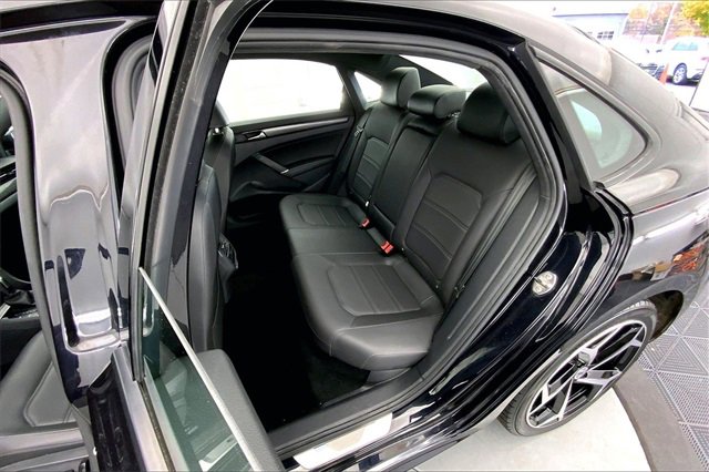 Used 2022 Volkswagen Passat 2.0T R-Line image 26