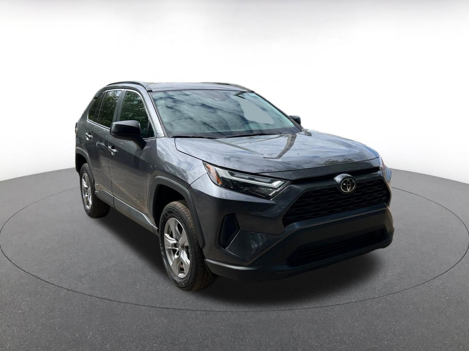 Used 2025 Toyota RAV4 LE AWD/4WD image 1
