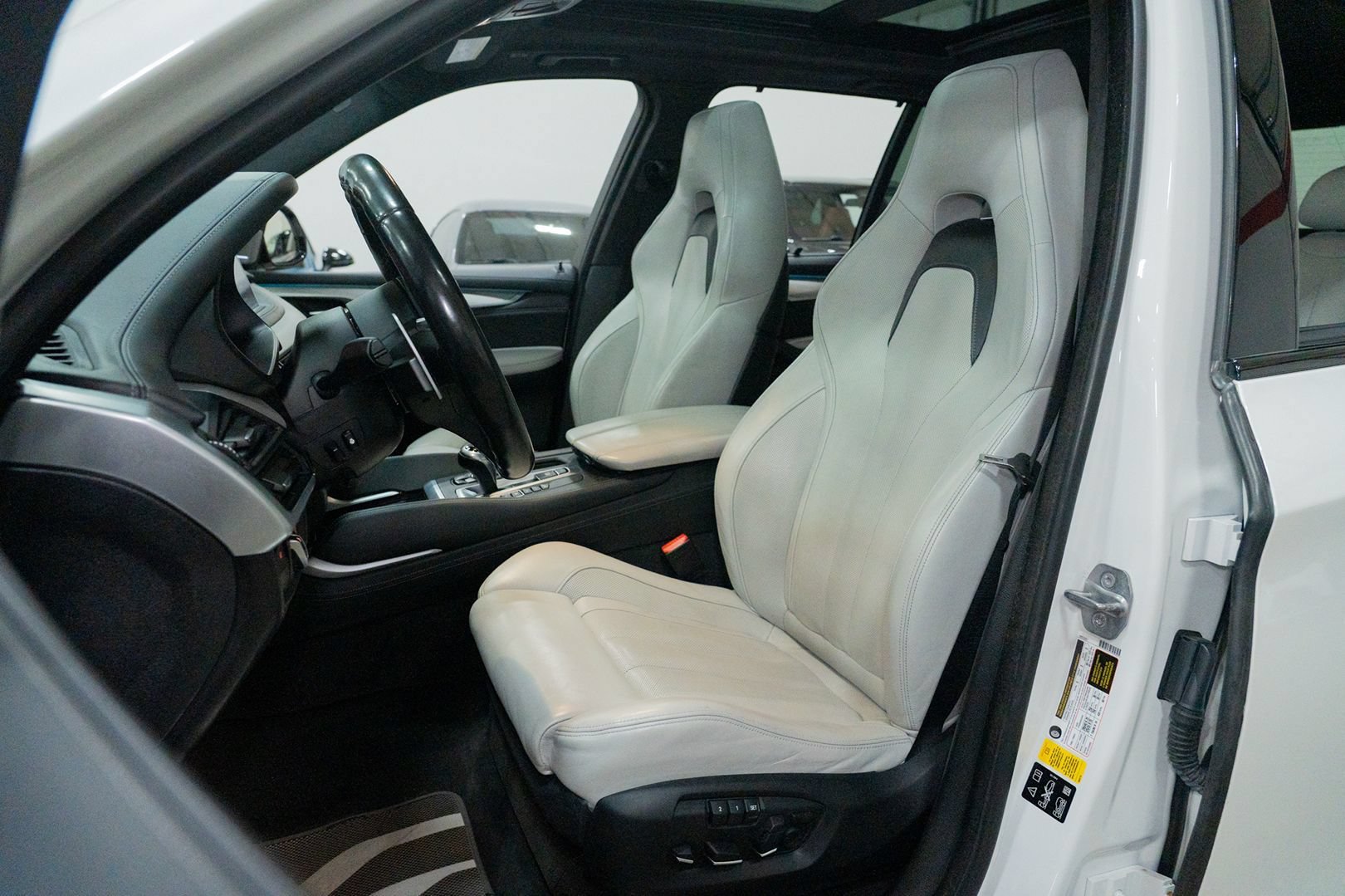 Used 2015 BMW X5 M AWD/4WD image 21