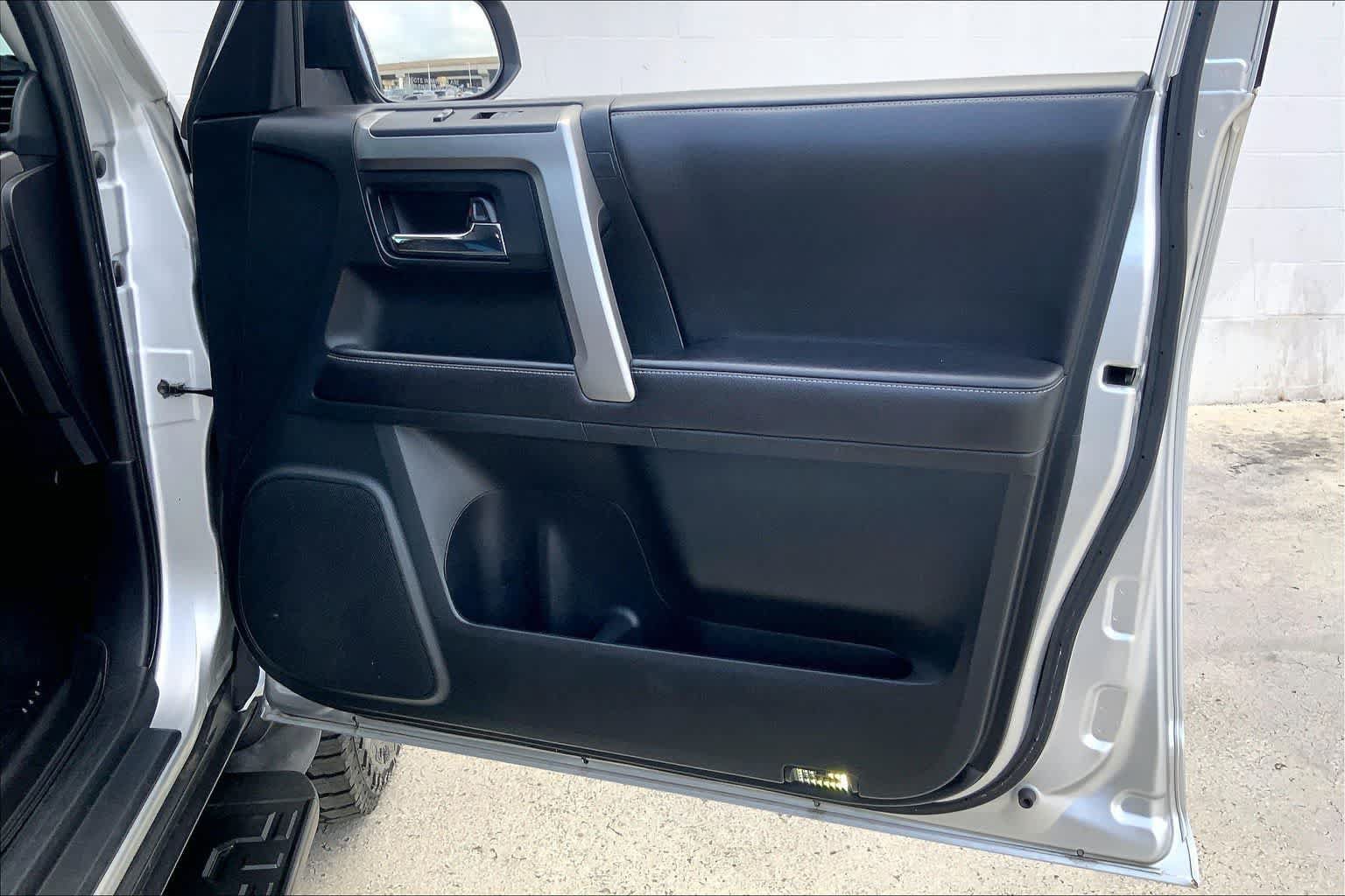 Used 2016 Toyota 4Runner SR5 RWD image 28
