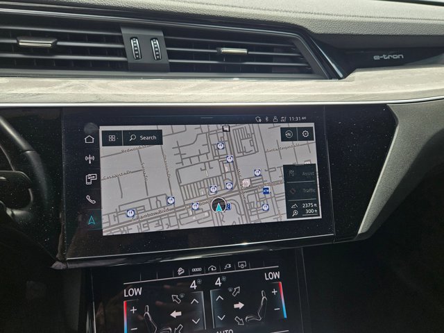 Used 2023 Audi e-tron Premium Plus w/ Premium Plus Package AWD/4WD image 12