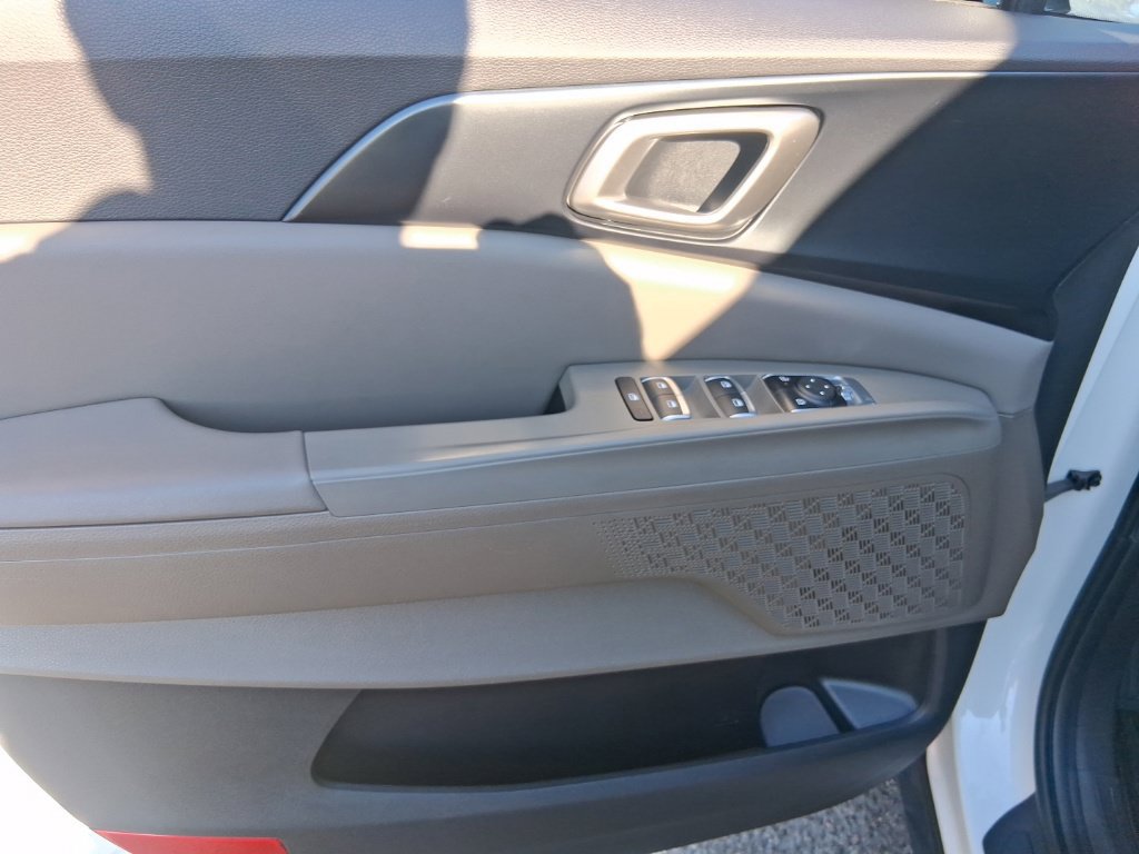 Certified 2026 Kia Carnival FWD image 10