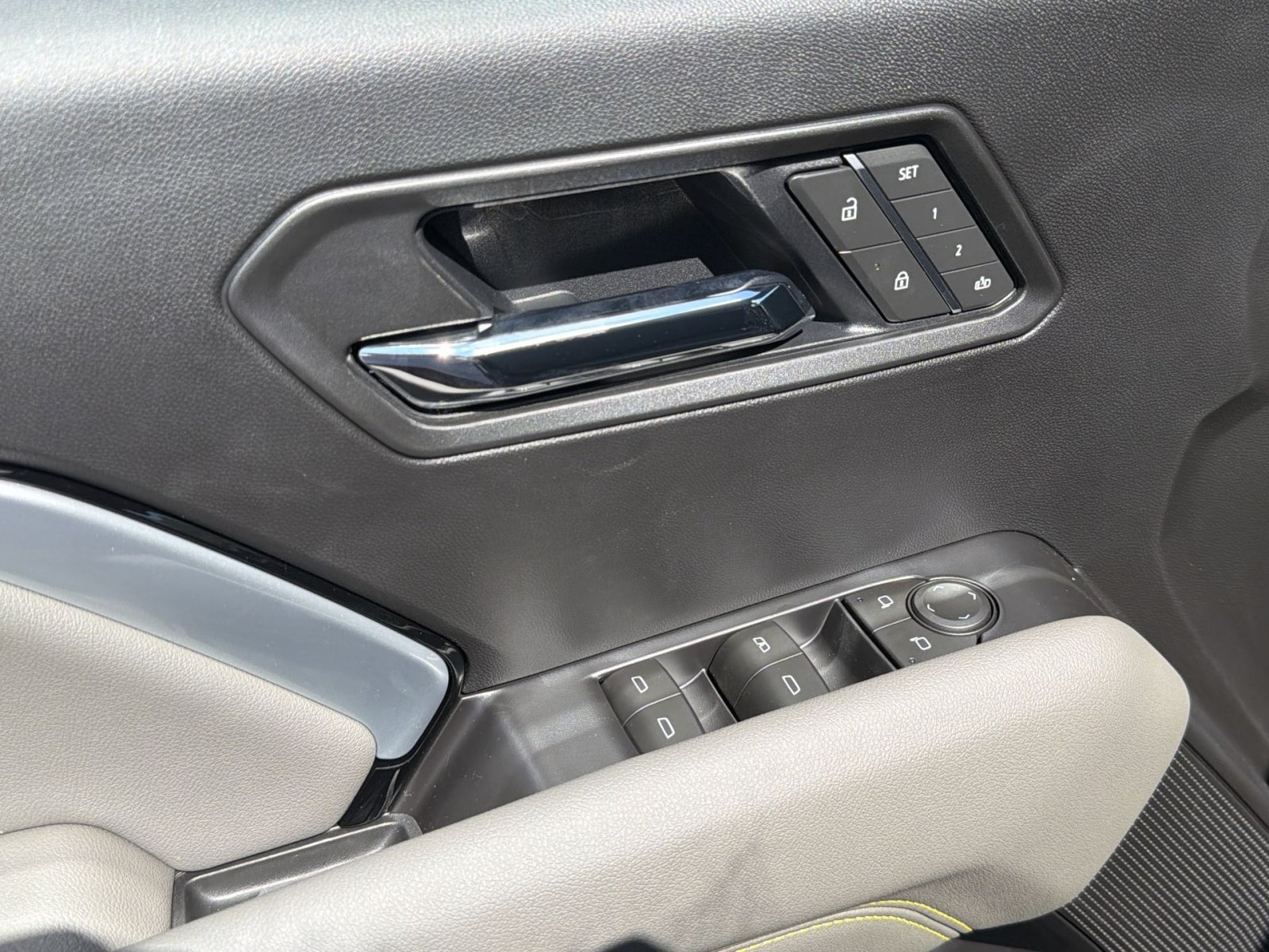 New 2026 Chevrolet Colorado ZR2 w/ Technology Package AWD/4WD image 15