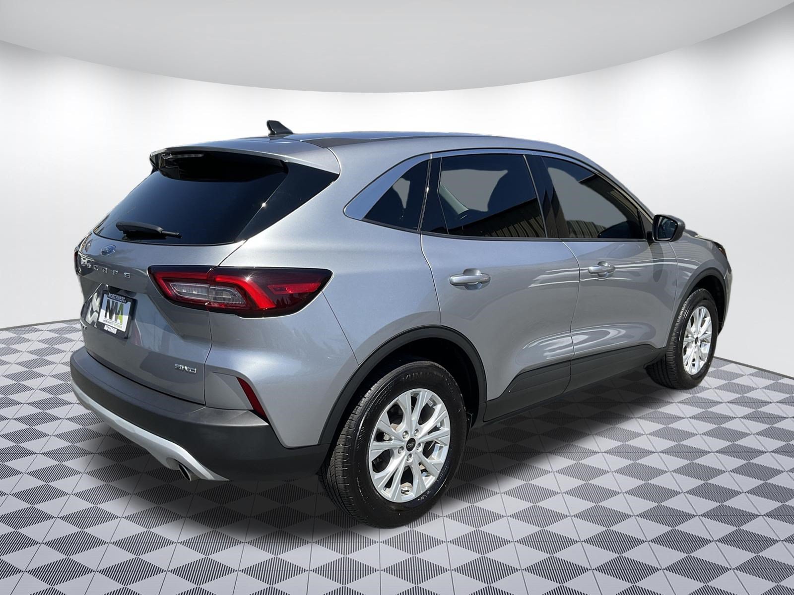 Used 2024 Ford Escape Active AWD/4WD image 3