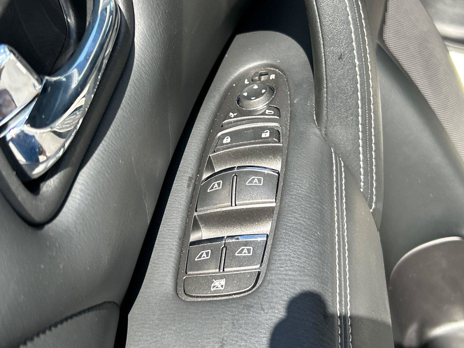 Used 2015 INFINITI QX80 4WD w/ Deluxe Technology Package image 18