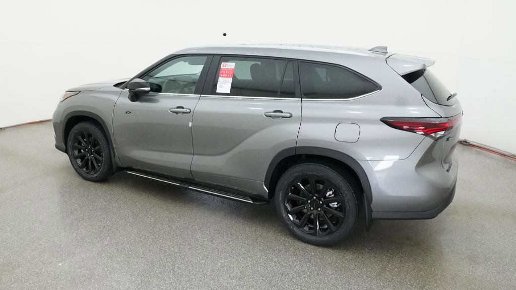 New 2025 Toyota Highlander XLE image 7