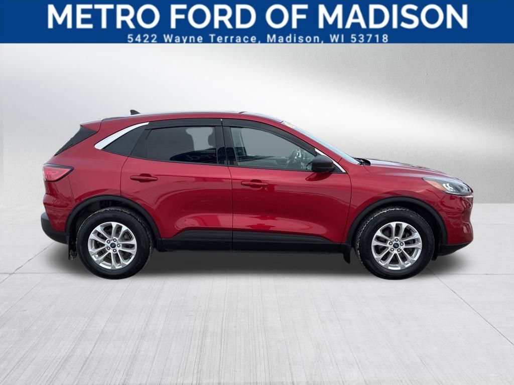 Used 2022 Ford Escape SE image 1