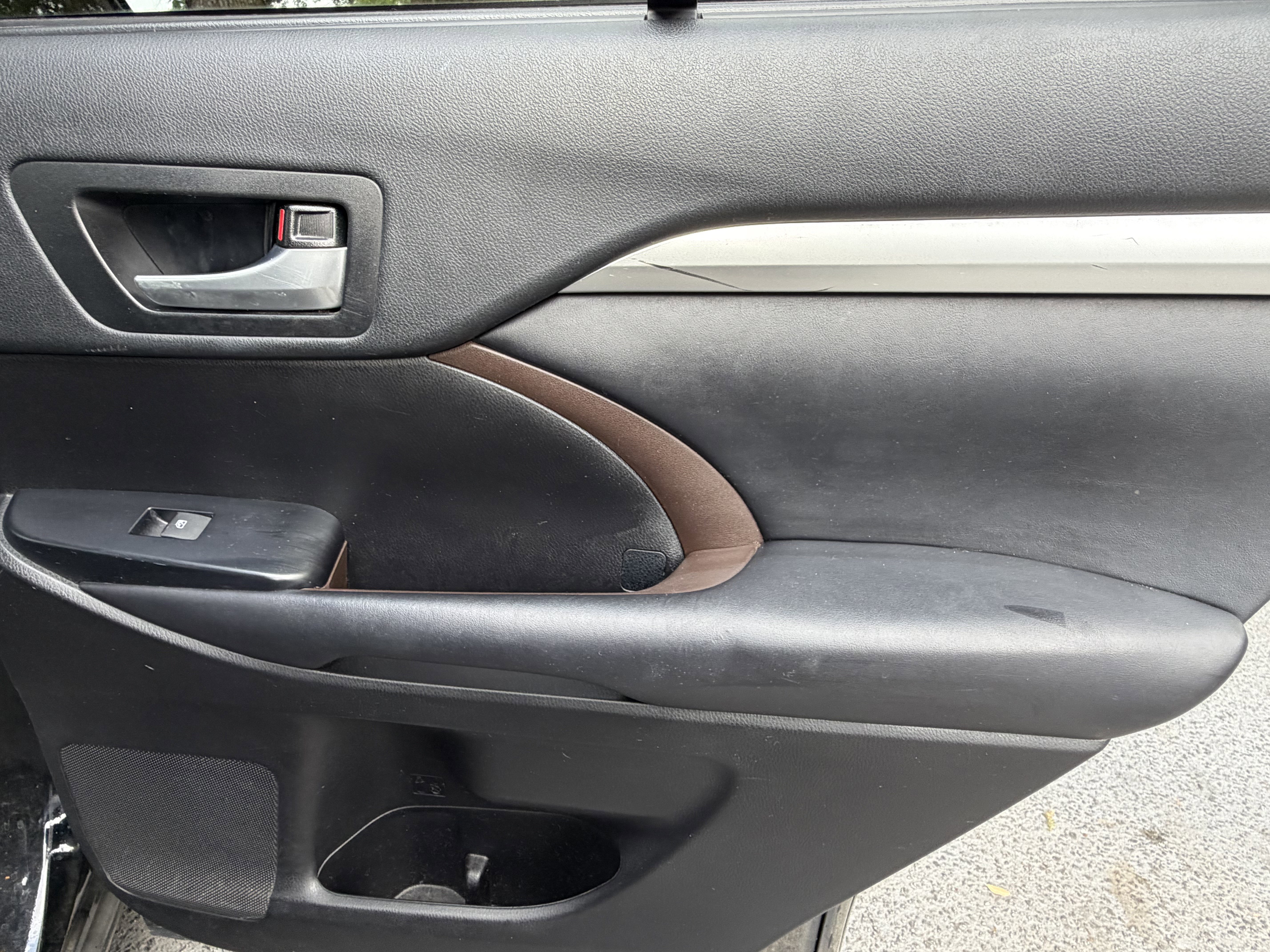 Used 2018 Toyota Highlander XLE FWD image 39